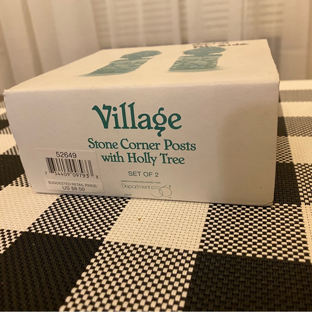 Department 56 Stone Corner Posts with Holly Trees #52649